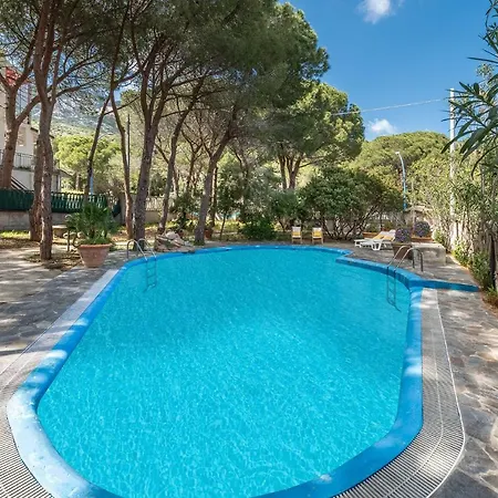 In Centro Con Piscina *
