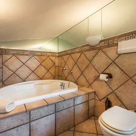 In Centro Con Piscina Кала-Гононе